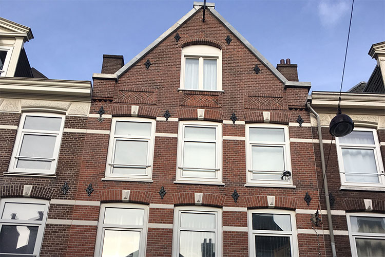 Gevelrenovatie Amsterdam uitgevoerd in de Amsterdamse Pijp